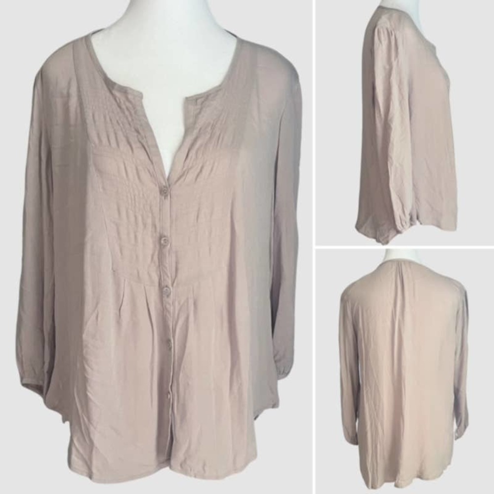Old Navy Split Neck Button Down 3/4 Length Blouse, Lilac- Size XS